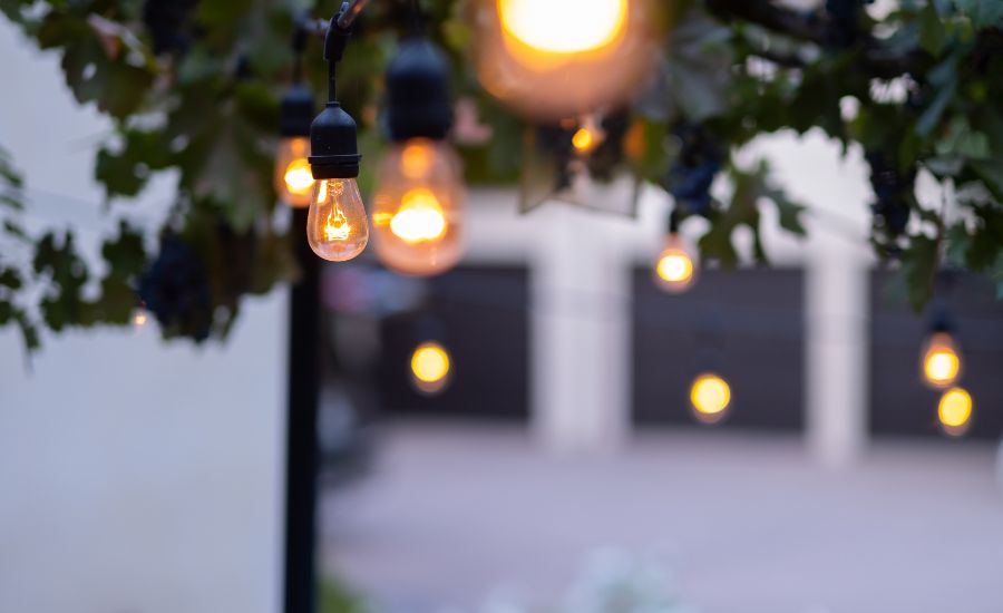 How to hang outdoor lights without nails 2